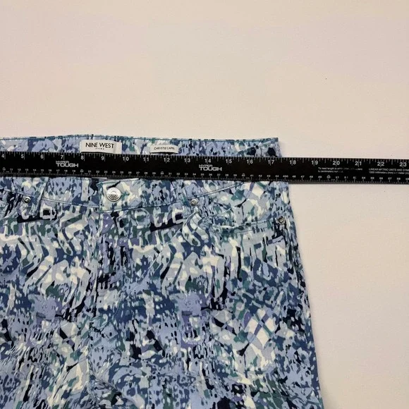 Nine West Chrystie Capri Jeans Women 16 Blue Abstract Print Stretch Cropped Pant - Picture 7 of 11